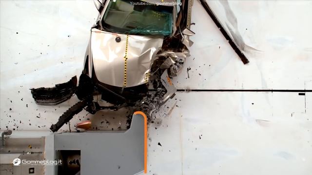 2016 Cadillac CTS small overlap IIHS crash test смотреть онлайн