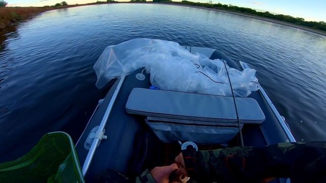 Вятский на ходу вылетел из лодки в холодную воду на рыбалке смотреть онлайн