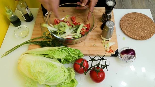 САЛАТ С ПОМИДОРАМИ. ПРОСТОЙ РЕЦЕПТ смотреть онлайн