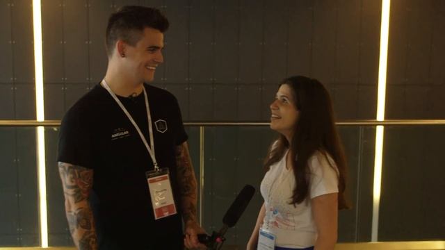 Todd Motto chats with Amanda Cavallaro during Angular Connect 2016 смотреть онлайн