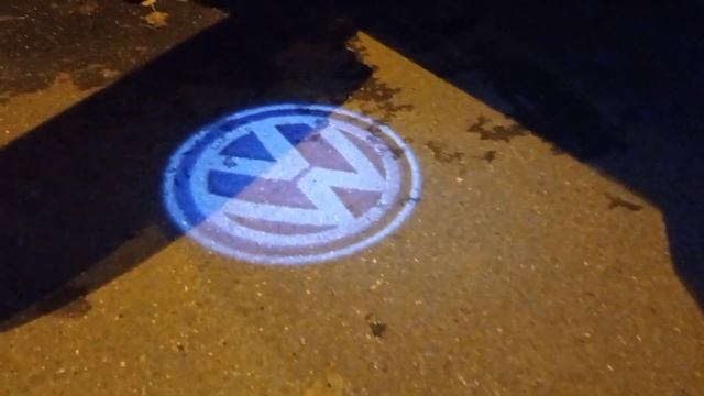 Плафоны с проекцией логотипа Фольксваген. смотреть онлайн