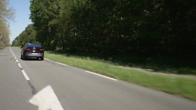 TEST: Renault Arkana E-TECH Hybrid R.S.LINE - autonieuws.be смотреть онлайн