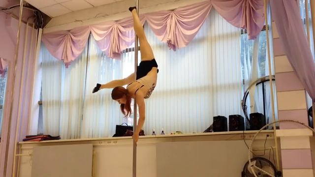 Pole-dance - Janero | Полденс - Жанейро спиной смотреть онлайн