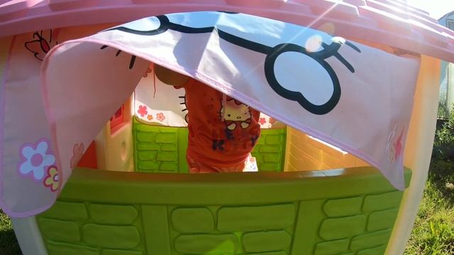 БОЛЬШОЙ ДОМИК ДЛЯ ДЕТЕЙ HELLO KITTY! ВОЛШЕБСТВО! КСЕНИЯ ИГРАЕТ В ДОМИКЕ НА ДАЧЕ! смотреть онлайн