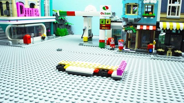 Ice Cream Truck Trouble - LEGO Ice Cream Truck Crash And Speed Build Again! смотреть онлайн