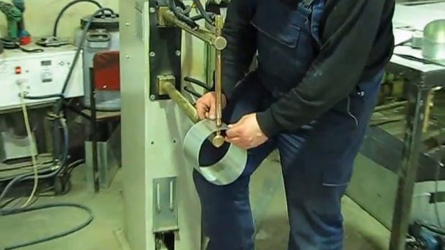 точечная сварка колена воздуховода смотреть онлайн