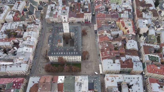 Львов. Старый город. Площадь Рынок. Доминиканский собор. Съёмка с дрона смотреть онлайн