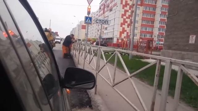 Как делают заплатки на дороге в городе Ульяновск НОГАМИ!!!(ШОК) 2020 смотреть онлайн