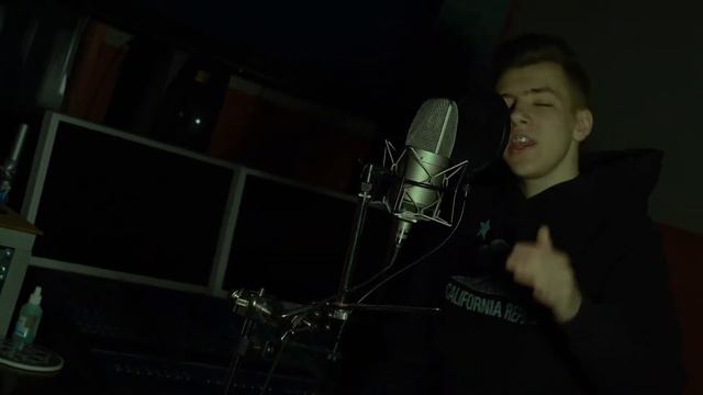 Артём Скороль. Кавер-версия на песню " Танцы на стёклах ". смотреть онлайн