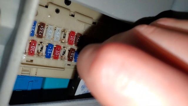 2011 Toyota RAV4 Cigarette Lighter Fuse, Power Outlet Fuse Location смотреть онлайн