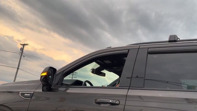 Imagine someone pulling up next to you at a red light bumpin this. 😂 @catappleyay смотреть онлайн