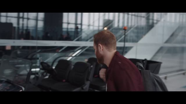 First To The Gate - Magical Short Film w/ Zach King смотреть онлайн