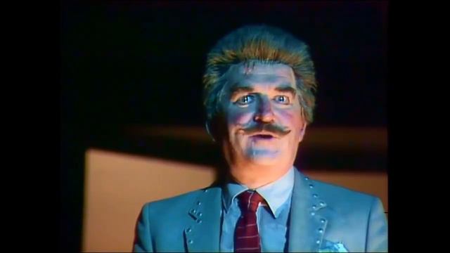 Roboten Manicklas övertar ruljansen - Hasse Alfredson i Fröken Fleggmans Mustasch (1982) смотреть онлайн