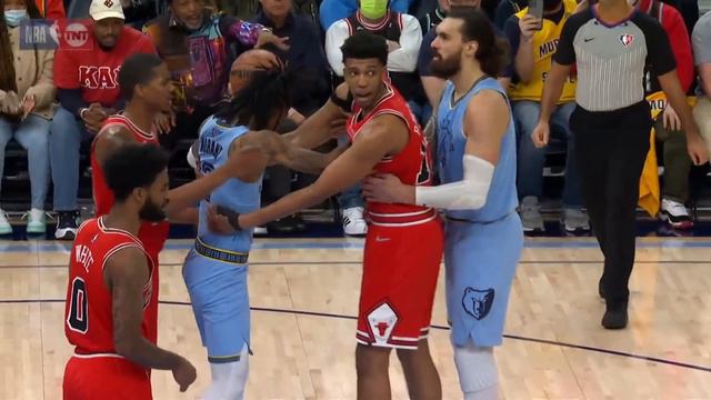 Steven Adams Literally Picked Up&Carried Tony Bradley Away After Fight With Ja Morant😂😂 смотреть онлайн