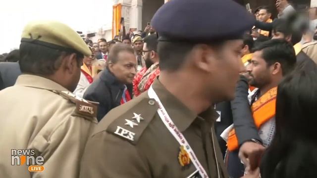Amitabh Bachchan, Abhishek Arrive at Ayodhya Ram Mandir | News9 смотреть онлайн