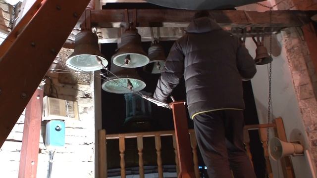 ЭТО ИНТЕРЕСНО !!! На колокольне Богоявленского кафедрального Собора в Елохове смотреть онлайн