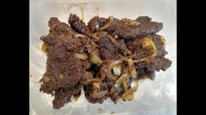 лось отбивной с луком