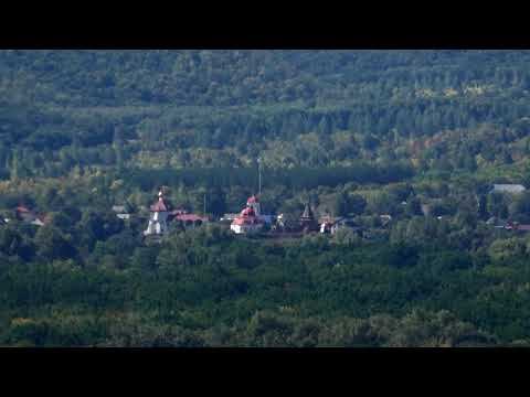 Вид с Барсука, на Свято-Ильинский женский монастырь, в с.Подгоры смотреть онлайн