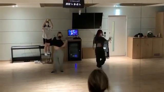 ITZY RYEJI DANCE ("You Right" - The Weeknd, Doja Cat) смотреть онлайн