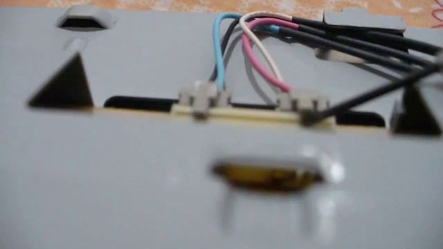 Desmontando monitor LCD Samsung 740B plus - removendo conector da tela смотреть онлайн