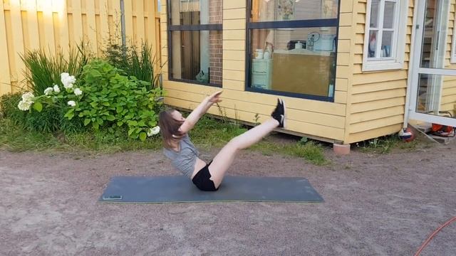 10x10 РАЗМИНКА, РАСТЯЖКА И ПОДКАЧКА ЗА 10 МИНУТ II СПОРТИВНЫЕ УПРАЖНЕНИЯ смотреть онлайн