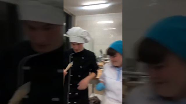 учёба на повара/полное видео уже на канале🤍 #повар #колледж #поступление #учебанаповара #шарага смотреть онлайн