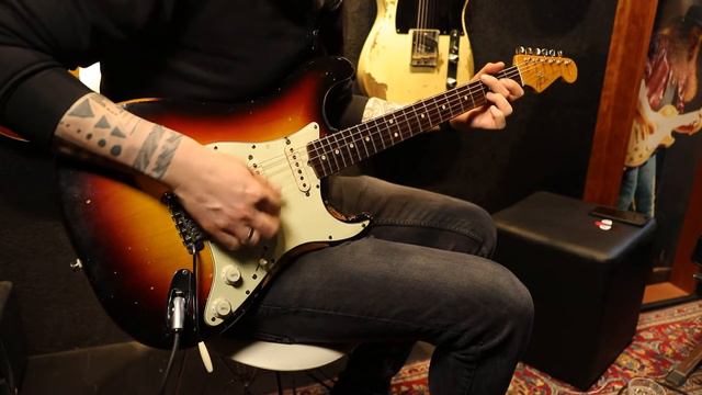 1964 Fender Stratocaster 3 Tone Sunburst смотреть онлайн