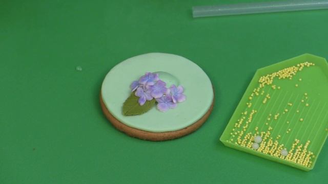 Spring Flower Cookies Created with the Patchwork Cutters Spring Flower Cutter Set смотреть онлайн