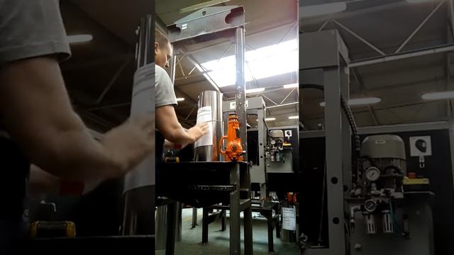 Монтаж плащей на PKW 45 раота на AiC, Польша смотреть онлайн