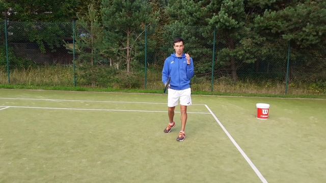 Большой теннис . Где находится левая рука в современном ударе справа ? Ошибки и решения . смотреть онлайн