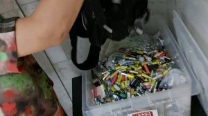 Куда сдаем использованные батарейки.