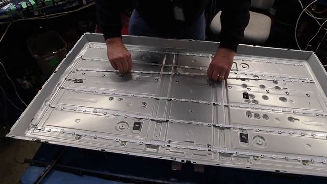 Samsung 58" TV LED Strip Replacement Tutorial for No Backlights Samsung Model UE58 UN58 UA58 смотреть онлайн
