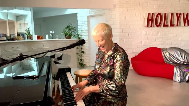 Annie Lennox | Sweet Dreams | Live At m2m's 20th Anniversary Gala | 2021 смотреть онлайн