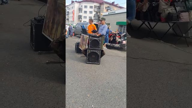 Курган у.Некрасова Классно Поет в улице смотреть онлайн