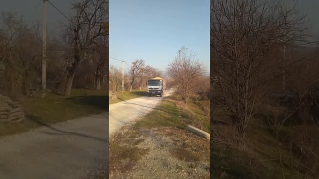 Как разбивают дорогу в поселке Кутаис смотреть онлайн