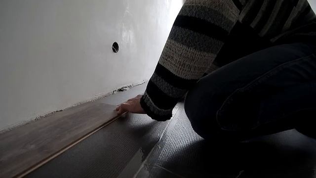 Ламинат с фаской. Технология укладки. смотреть онлайн