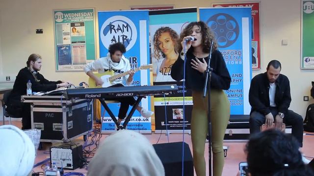 Izzy Bizu High Road смотреть онлайн