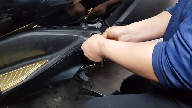 Yamaha Xmax 300 Scooter Motorcycle Rear Footrest Replacement смотреть онлайн