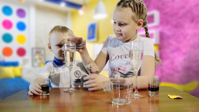 Фонтан из Подсолнечного Масла, Воды и Таблетки аспирина / Домашнее творчество и эксперименты смотреть онлайн