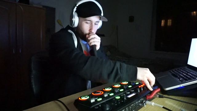 TINY BEAT | LOW FREQUENCY смотреть онлайн