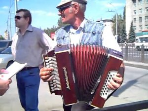 дядя Слава. «Матаня» и «Страдания». (Липецкий рынок.)