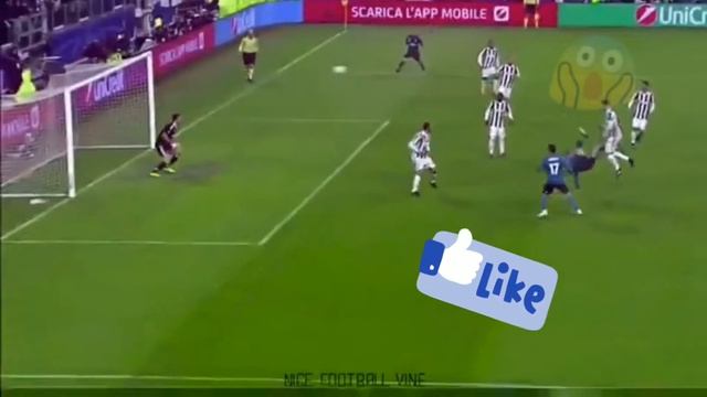 А вот и самый лучший гол Роналду, за всю карьеру. смотреть онлайн