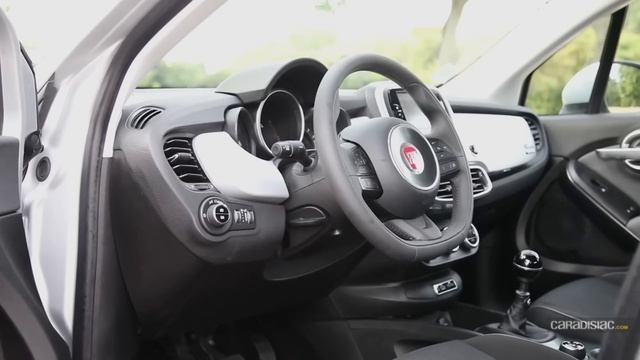 A l'intérieur de la Fiat 500 X смотреть онлайн