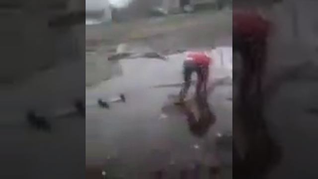 Крутые пацаны купаются смотреть онлайн