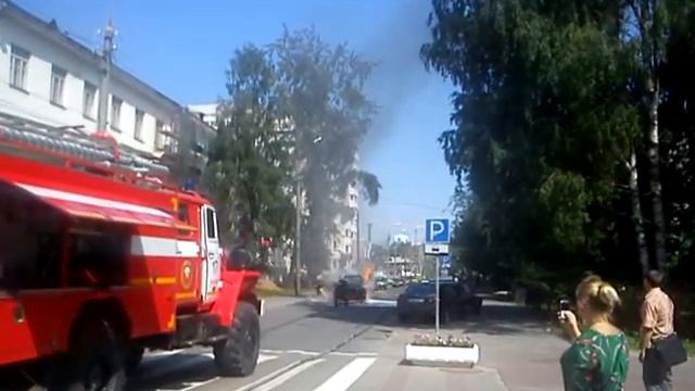 Пожар на Чумбаровке - BMW X5 смотреть онлайн