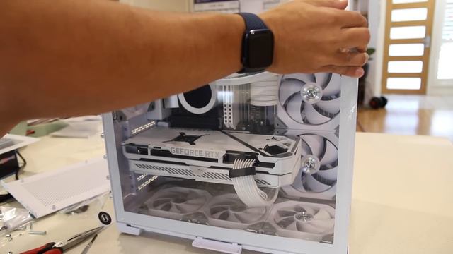 Building an All White, Space-Themed Creator PC !! смотреть онлайн
