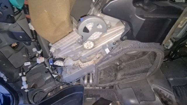 замена блока управления гидравлической подвеской AHC с 1 рестайла на дорестайл. lx570 land cruiser смотреть онлайн