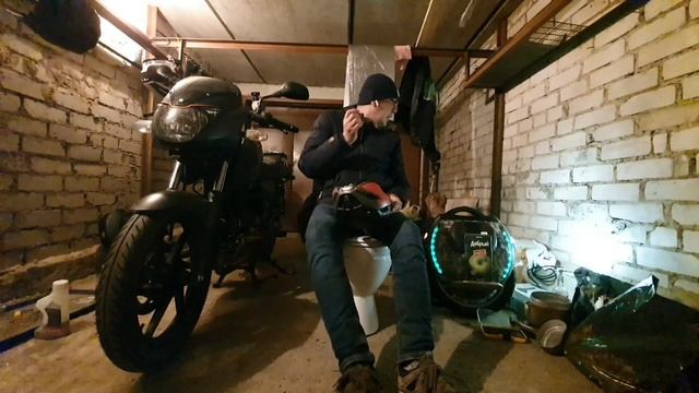 Что лучше: Моноколесо или Мотоцикл? смотреть онлайн