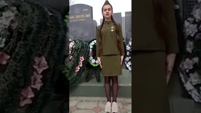 Почему ты роняешь слезу. автор стиха Карданова Ирина смотреть онлайн