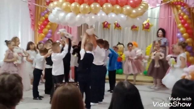 Выпускной, наших деток из детского садика♥️ Видео сделано под мою песенку "Маленькие ладошки" смотреть онлайн